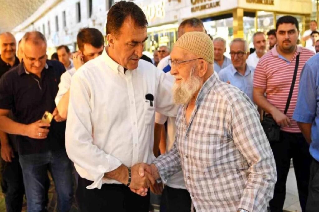 Lider Dündar, çarşı esnafıyla gönül gönüle