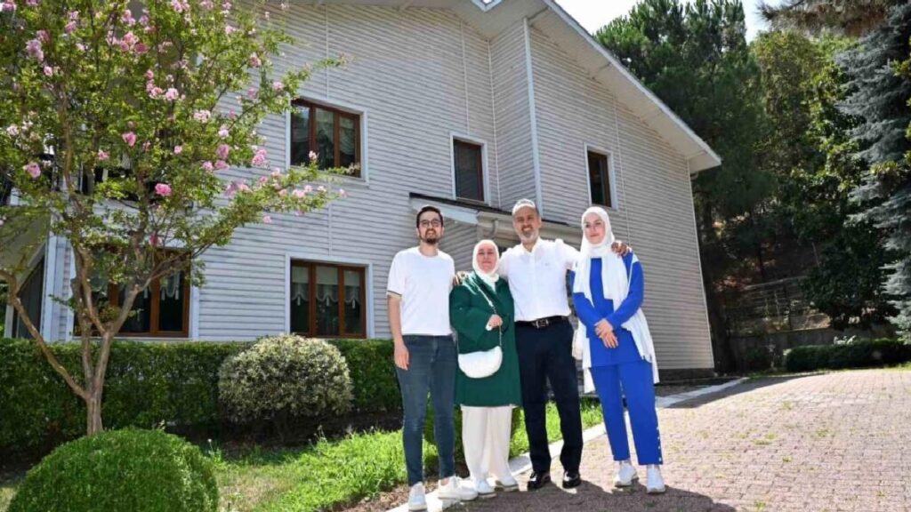 Lider konutuna veda etti, Süleyman Çelebi külliyesi için birinci kazma vuruldu