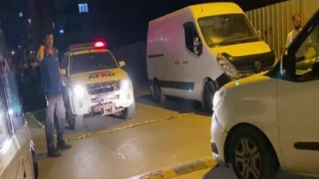 Merdiven boşluğunda 17 yaşında çocuk cesedi bulundu