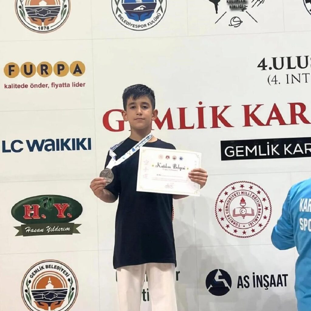 Muşlu Sportmen 4. Memleketler arası Gemlik Karate Turnuvası’nda Gümüş Madalya Kazandı