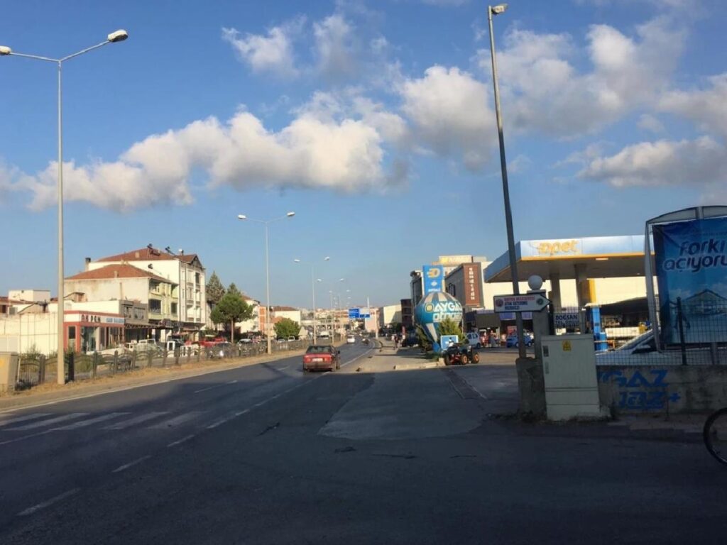 Samsun’da arabanın çarptığı anne ve çocuk ağır yaralandı