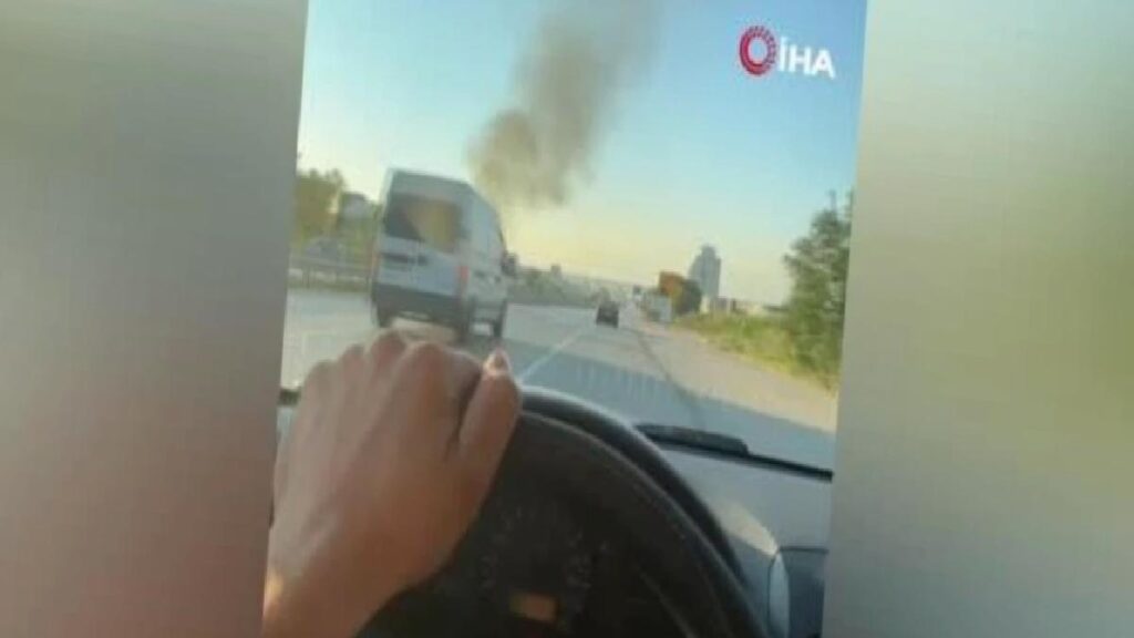 Şarampole uçan araç alevlere teslim oldu: 2 yaralı