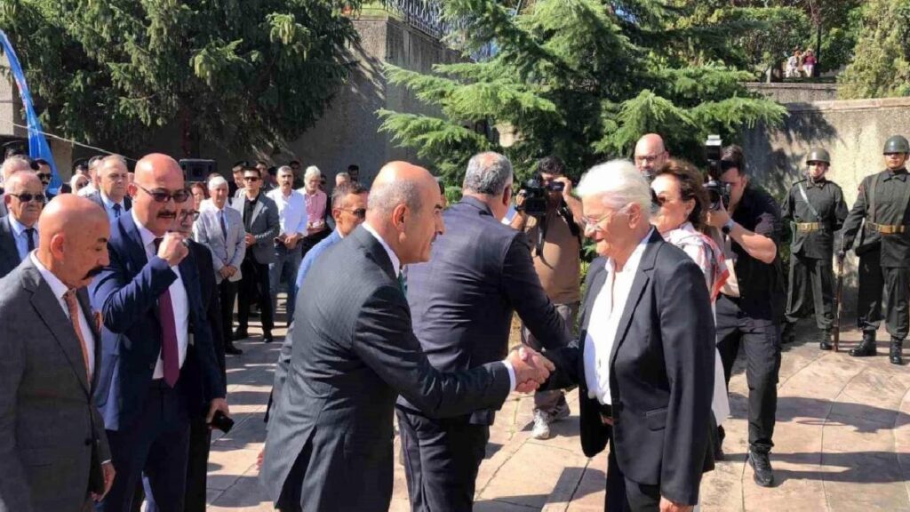 Türkiye’nin 3. Cumhurbaşkanı Celal Bayar’ın vefatının 37. yılında anma merasimi düzenlendi