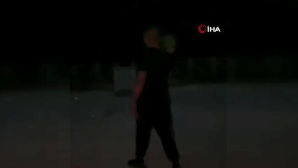 Uludağ’ın meşhur ayı ailesi karpuzla beslendi