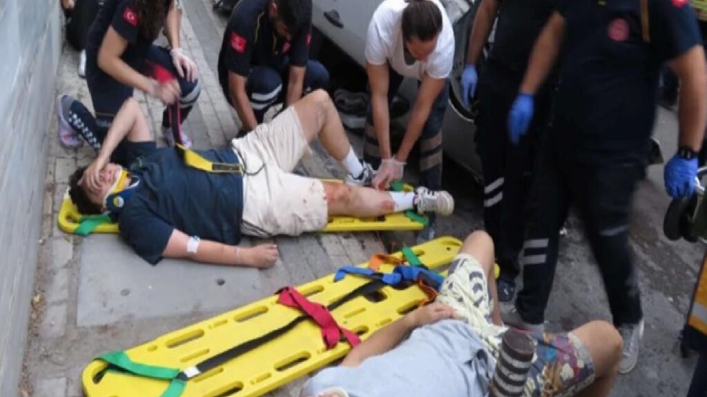 Üsküdar’da aracın takla attığı kazada can pazarı: 1’i ağır, 5 yaralı var