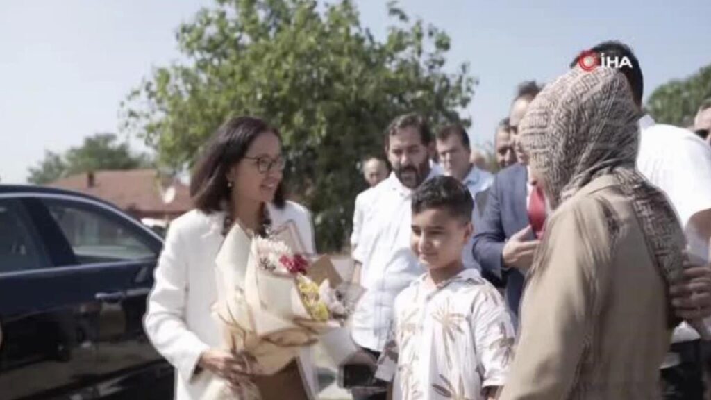 Vali Kaya, Altınova’nın tarihi ve doğal hoşluklarına hayran kaldı