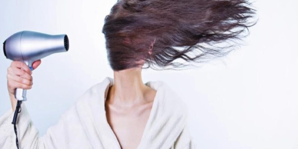 Yoksa siz de mi saçınızı havluyla kuruluyorsunuz? İşte saçınıza dost ve düşman alışkanlıklar!