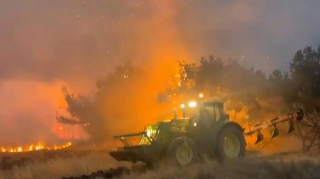 Yunanistan’ın Dedeağaç vilayetindeki yangın nedeniyle bölgede acil durum ilan edildi