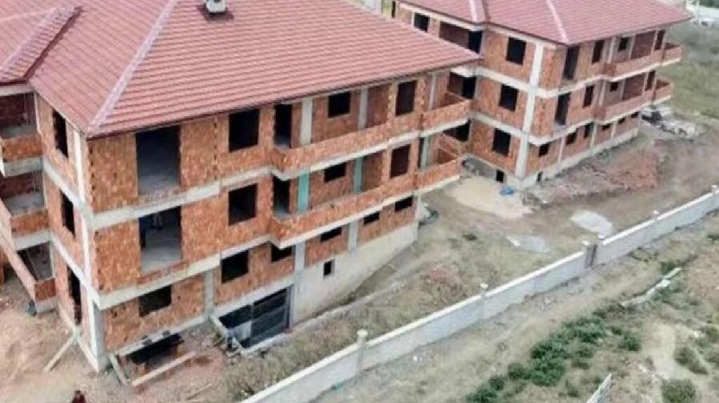 27 daireli inşaat için ‘uygunluk’ raporu verilen beton ‘kullanılamaz’ çıktı; binalar yıkıldı