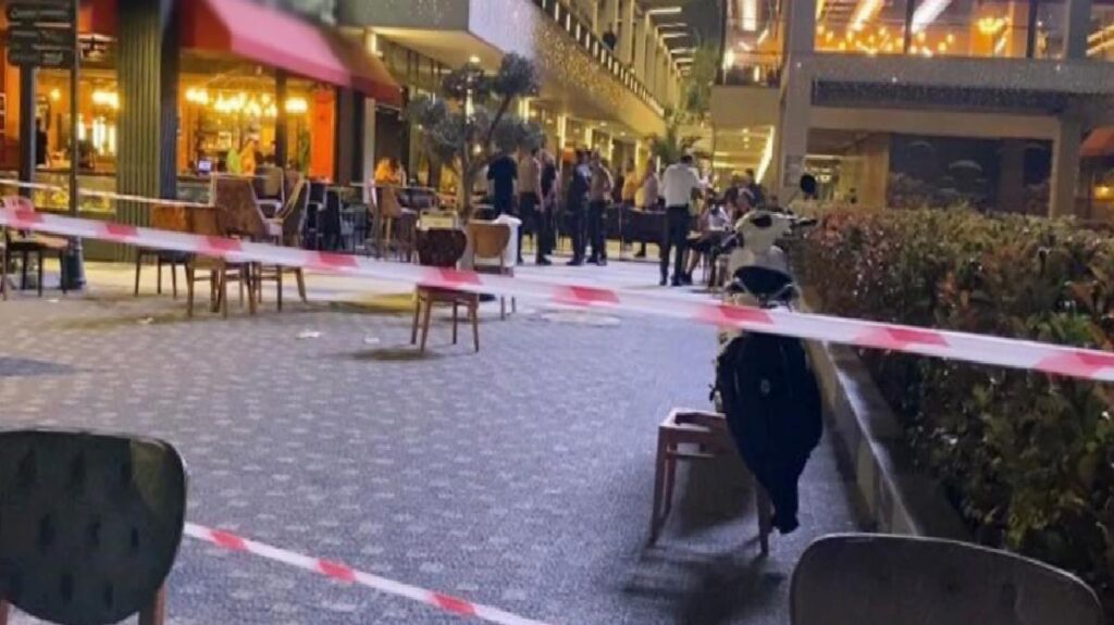 AVM’de çıkan tartışmada 3 kişi vuruldu