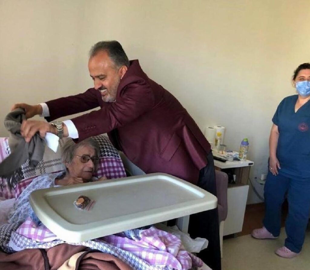 Bursa Büyükşehir Belediye Lideri Sayide Ağır’ı Ziyaret Etti