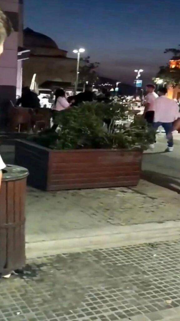 Bursa’da arbedede sandalyeler havada uçuştu, bir saldırgan kılıç çekti