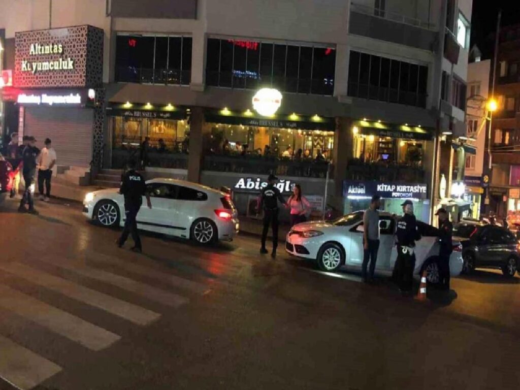 Bursa’da Asayiş Uygulaması: 3 Kişi Gözaltına Alındı, Silah Mermisi Ele Geçirildi