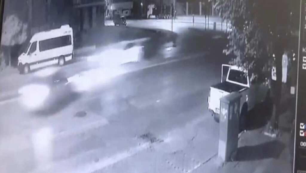 Bursa’da Baş Başa Çarpışan Araçlar: 2 Yaralı