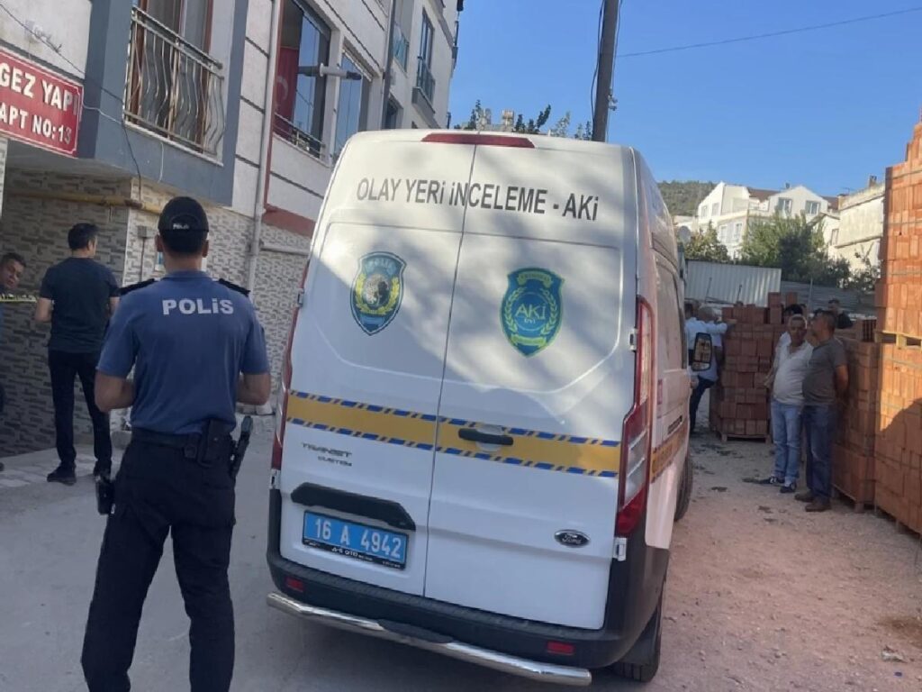 Bursa’da bir kişi halasını bıçakla öldürdü, babaannesini ağır yaraladı
