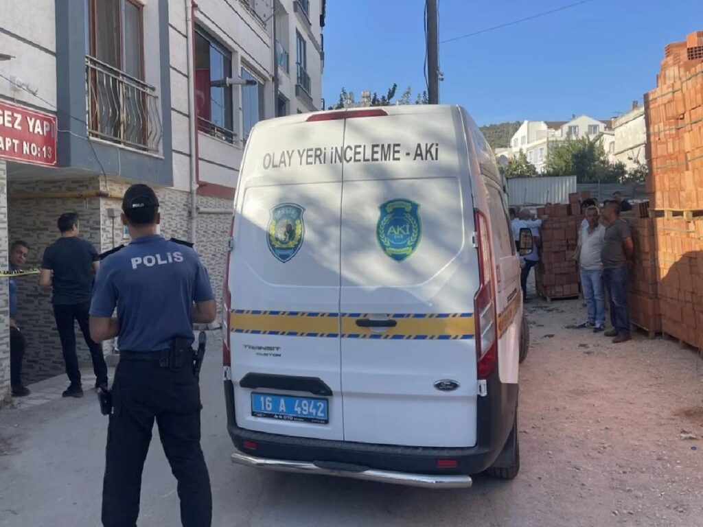 Bursa’da bir kişi halasını bıçakla öldürdü, babaannesini ağır yaraladı