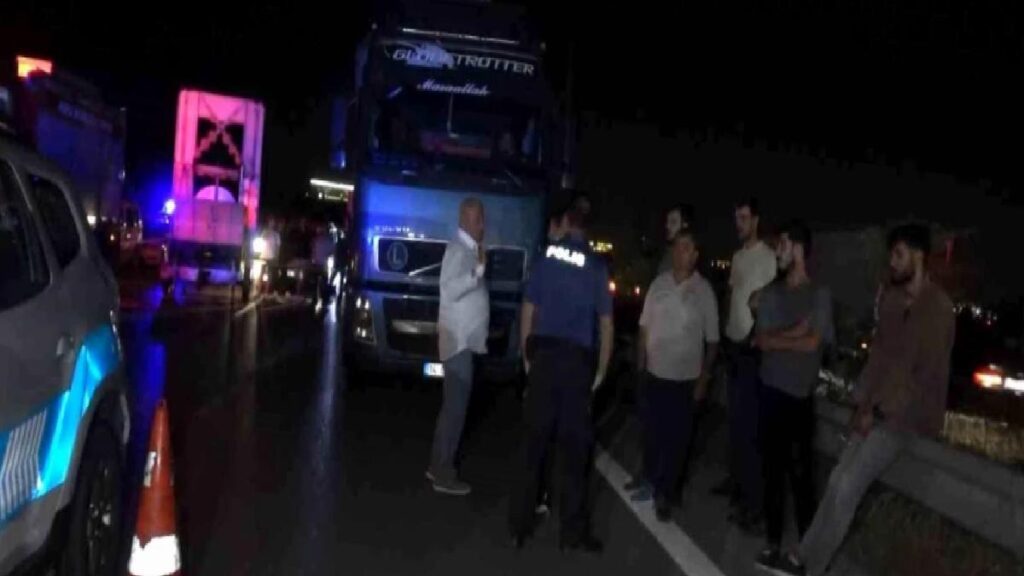 Bursa’da dinamit yüklü kamyon devrildi, yol saatlerce trafiğe kapandı
