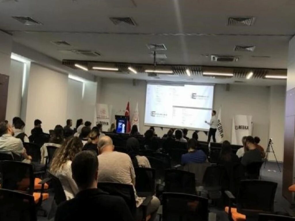 Bursa’da düzenlenen konferansta e-ticaret ve e-ihracatın geleceği masaya yatırıldı