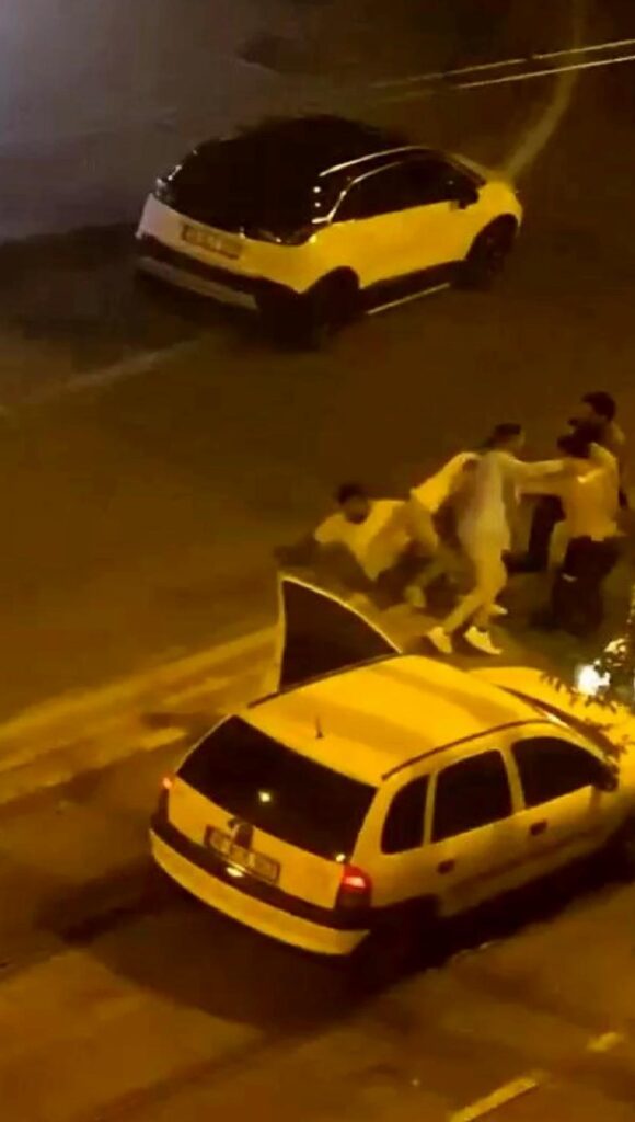 Bursa’da iki küme ortasında çıkan arbede kameralara yansıdı