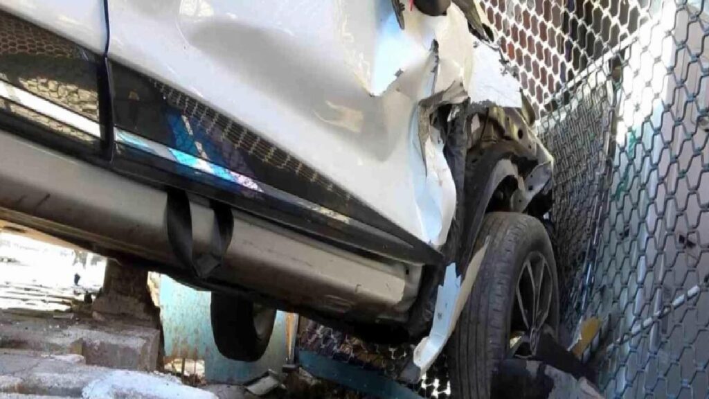 Bursa’da İzmir Yolu’nda 2 Araba Çarpıştı, Bir Kişi Yaralandı