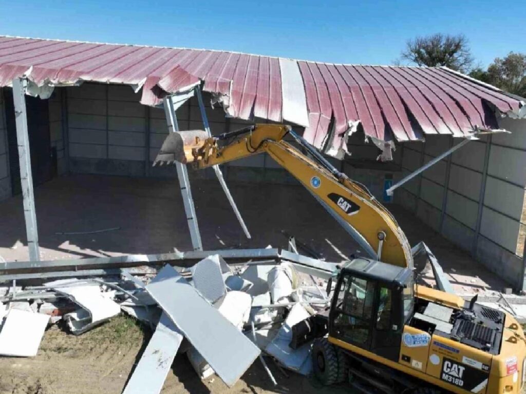 Bursa’da kaçak fabrika binalarının yıkımına başlandı