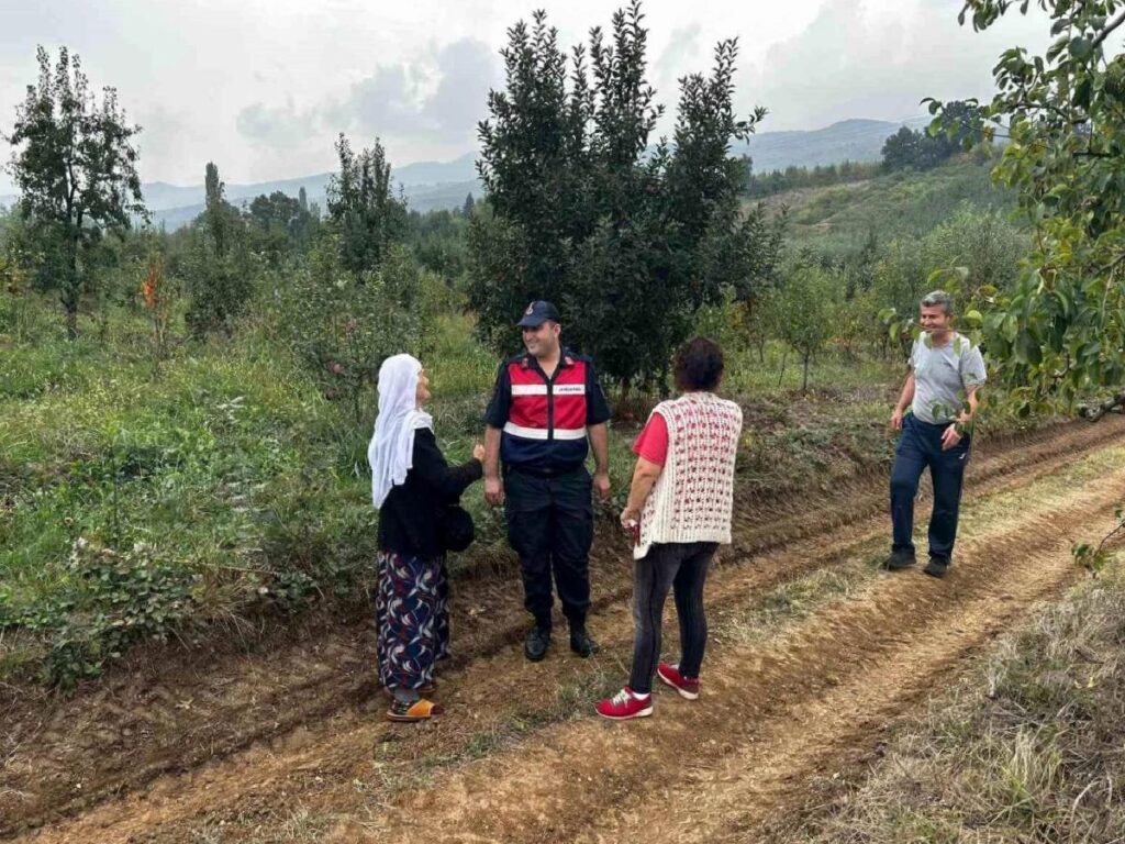Bursa’da Kaybolan Alzheimer Hastası Yaşlı Bayan Jandarma Tarafından Bulundu