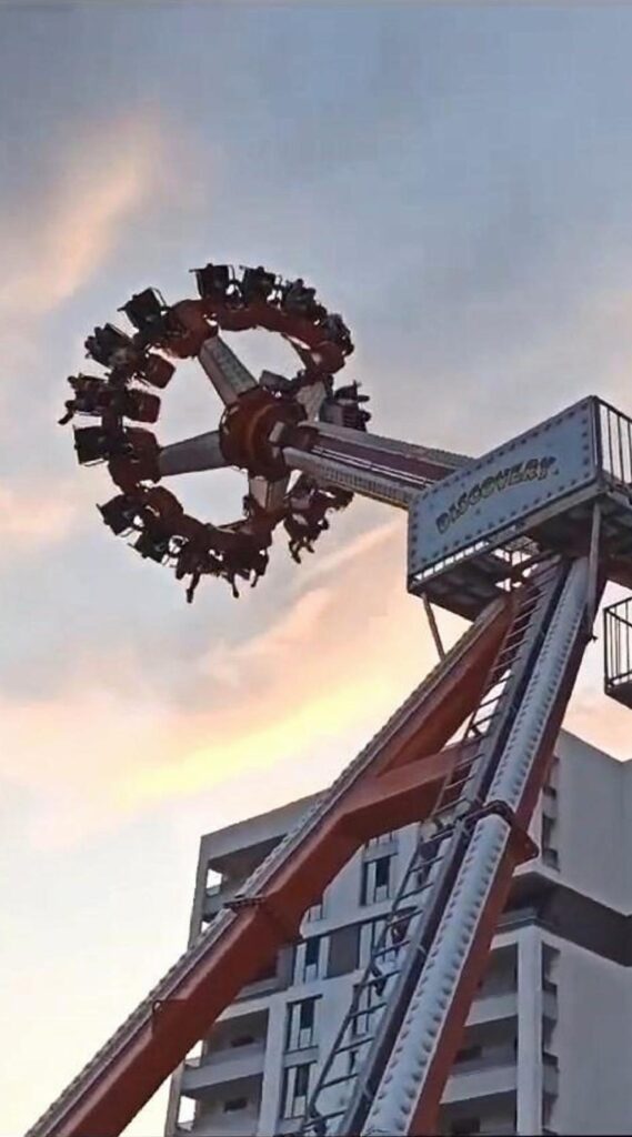 Bursa’da Lunaparkta Telefon Düşme Anı Kameralara Yansıdı
