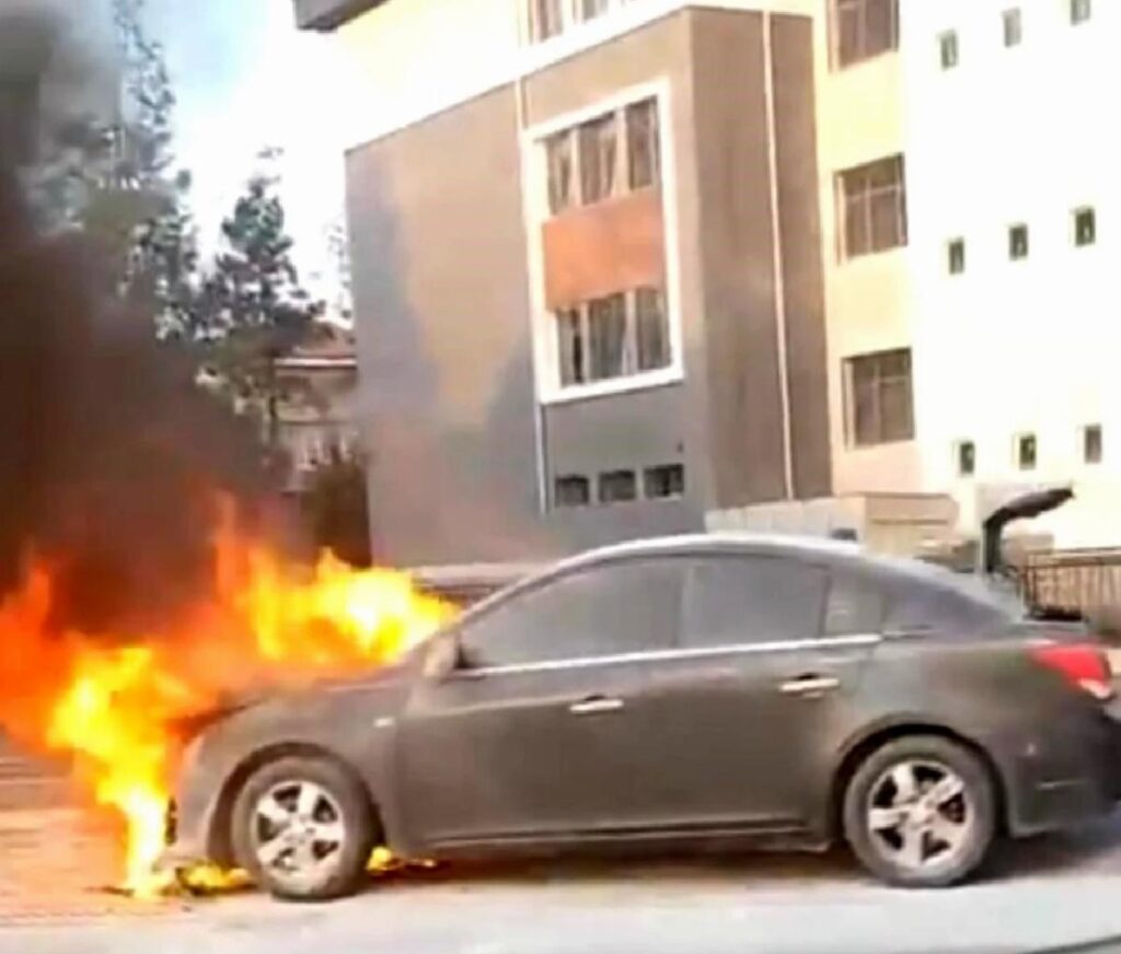 Bursa’da motosikletli araca çarptı, havaya savruldu