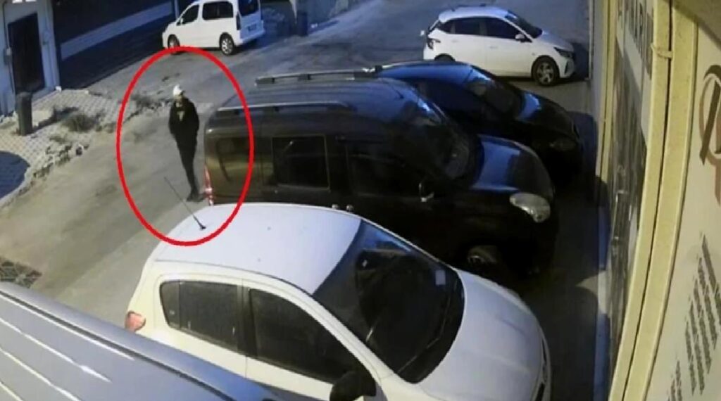 Bursa’da Park Halindeki Araçtan Bedelli Eşyalar Çalındı