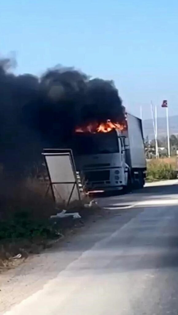 Bursa’da seyir halindeki tır alev alev yandı