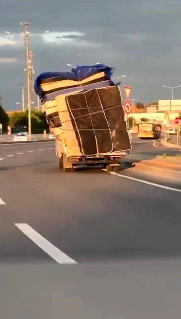 Bursa’da Tehlikeli Nakliyat Kameralara Yansıdı