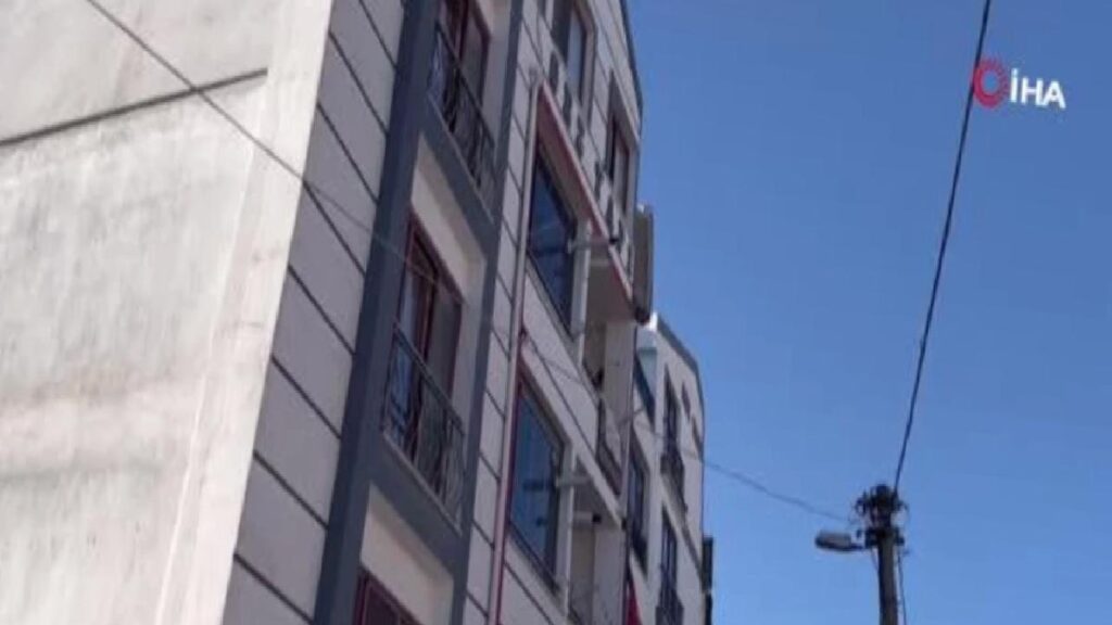 Bursa’da torun dehşeti: Babaannesi ve halasının boğazını kesti