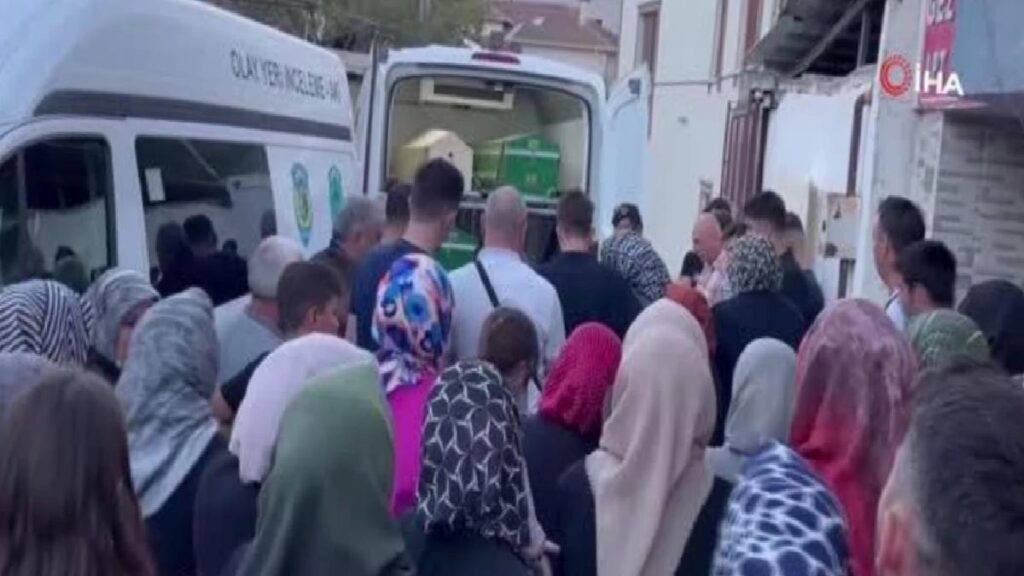 Bursa’da torun dehşeti: Babannesi ve halasının boğazını kesti