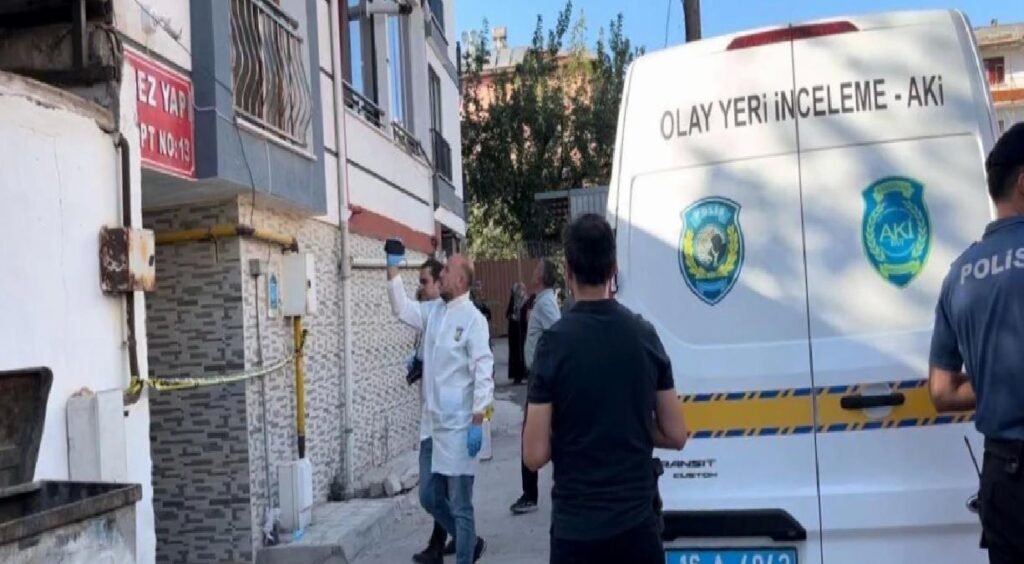 Bursa’da uyuşturucu kullanan genç, halası ve babaannesini boğazını keserek öldürdü