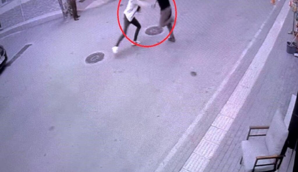 Bursa’da Yolda Yürürken Bıçakla Taarruza Uğrayan Kişi Hayatını Kaybetti