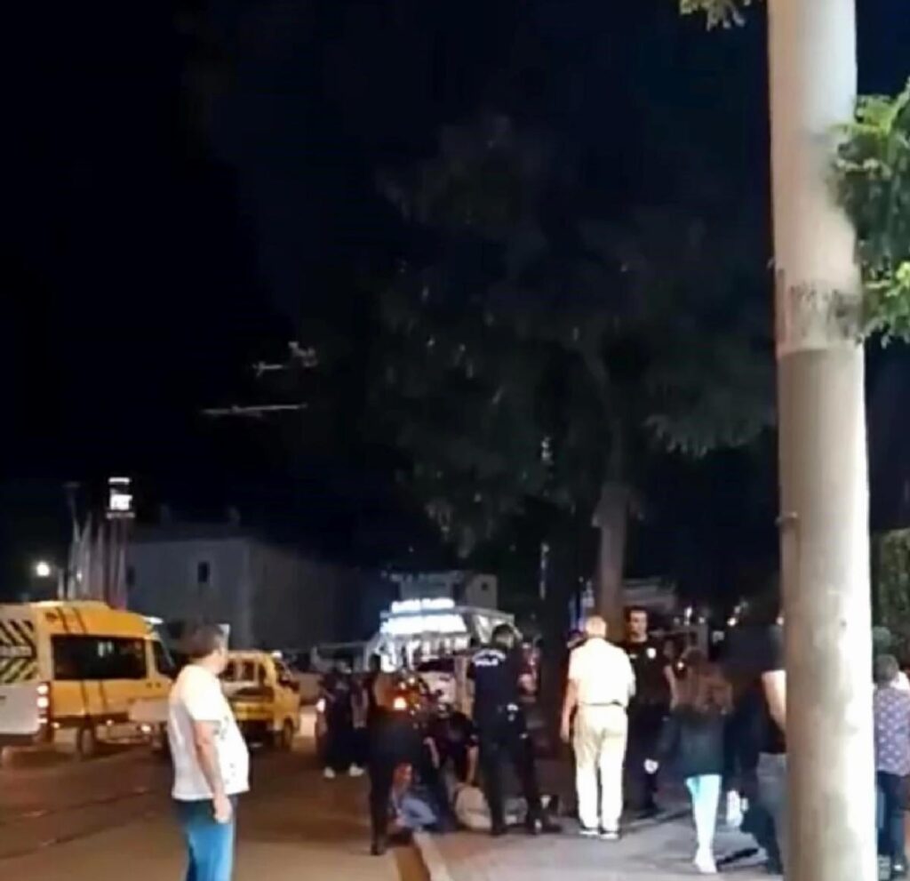 Bursa’da Zafer Plaza karşısında bıçaklı hengame