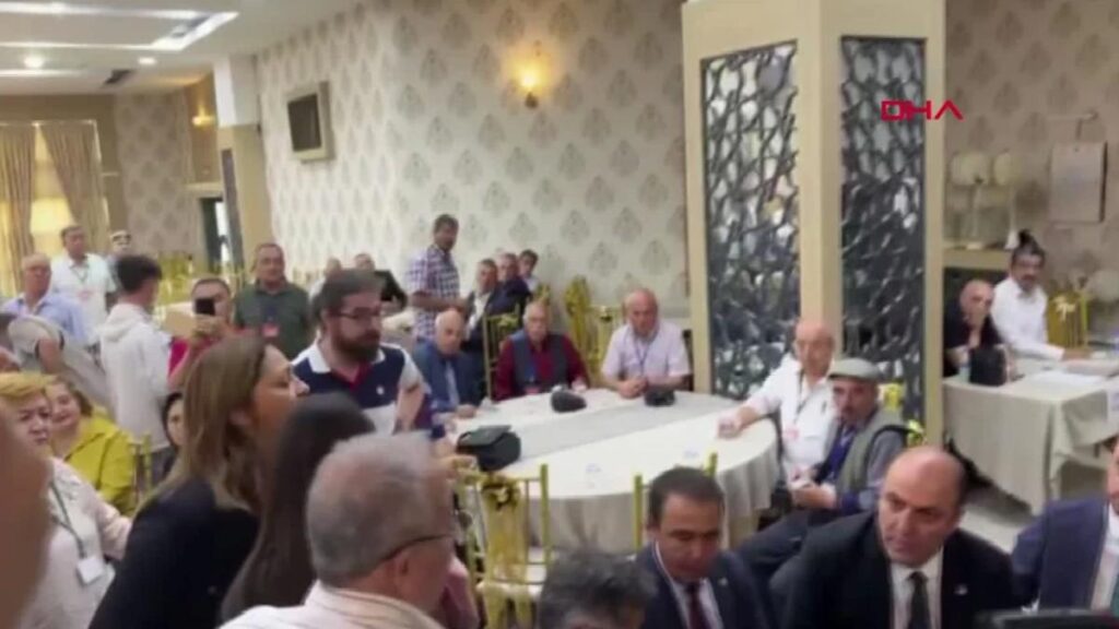 CHP Küme Başkanvekili Burcu Köksal Kongre Sırasında Baygınlık Geçirdi