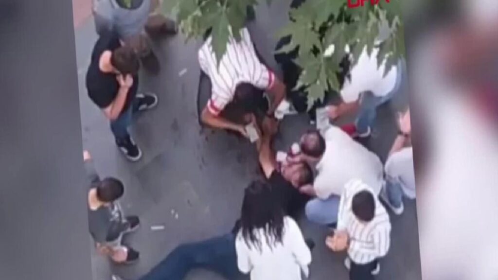 Diyarbakır’da Kafeden Çıkan Kişi Susturucu Takılı Tabanca ile Taarruza Uğradı