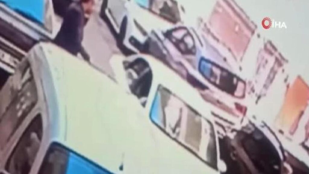 Düğün cümbüşünde tehlike saçtı: Arabadan sarkıp bu türlü ateş açtı