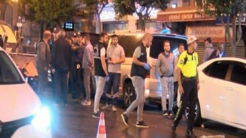 Esenler’de Yolun Karşısına Geçmeye Çalışan Bayana Motosiklet Çarptı