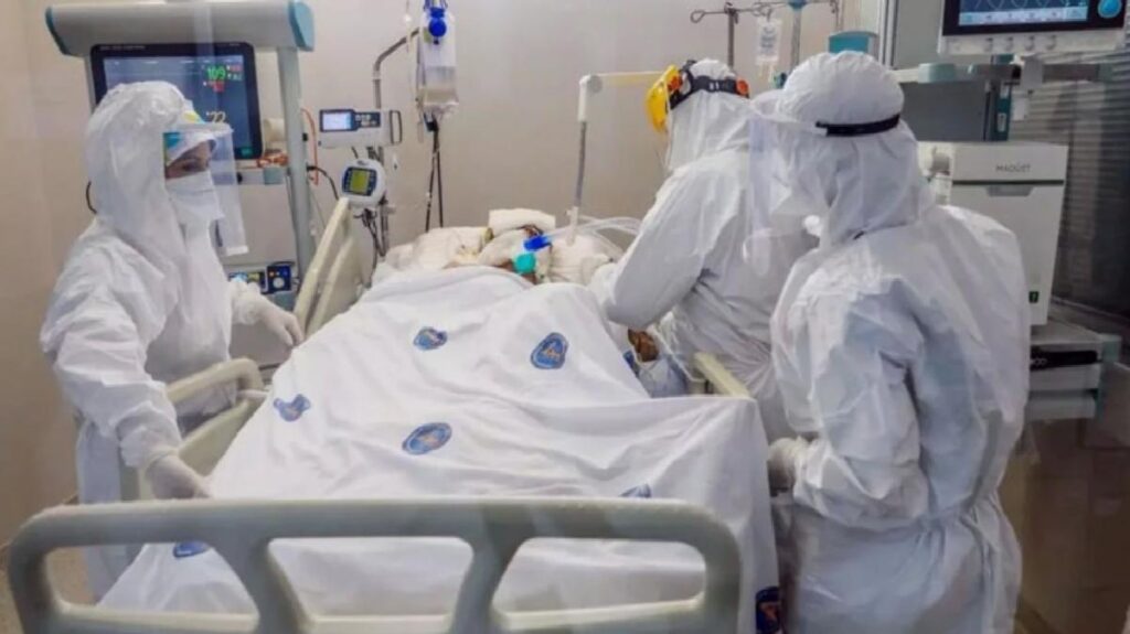 “Haftalardır Türkiye’de” diyen Prof. Dr. Mehmet Ceyhan, Eris varyantı için alınacak 2 tedbire işaret etti