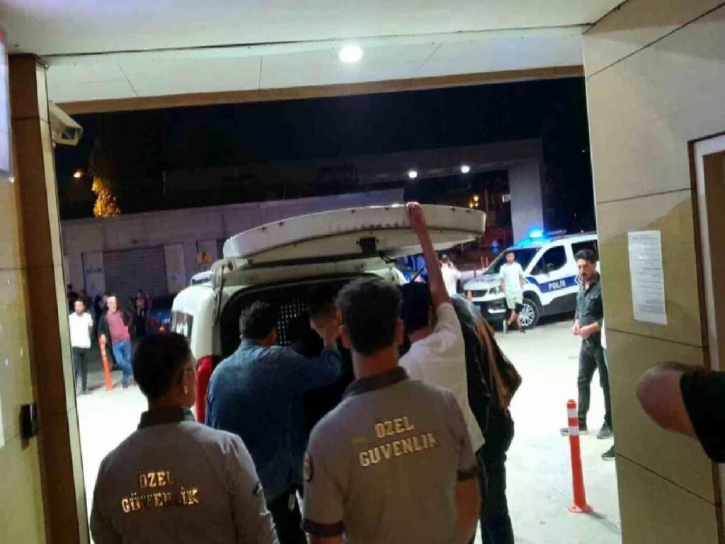 İnegöl Devlet Hastanesi’nde arkadaşlar ortasında çıkan hengame polis tarafından ayırıldı