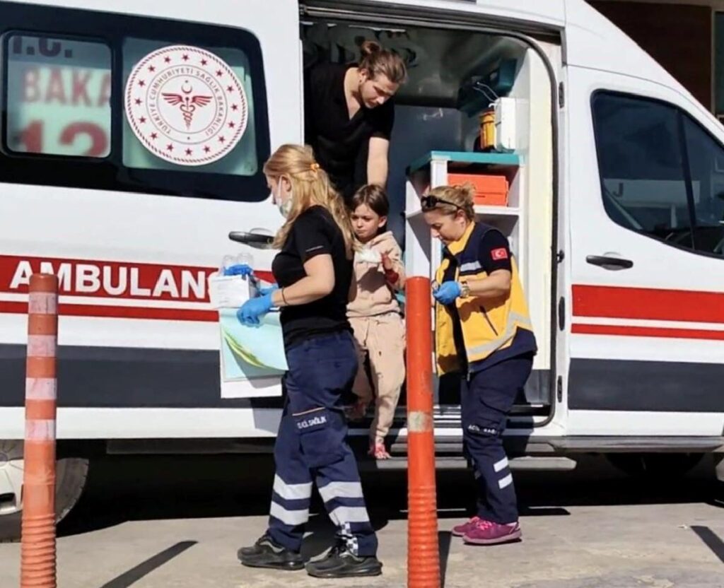 İnegöl’de 6 yaşındaki çocuğun eli kapıya sıkıştı, 3 parmağı koptu