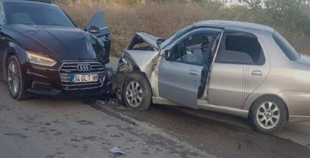 İnegöl’de düğünden dönen aile kaza yaptı: 6 yaralı