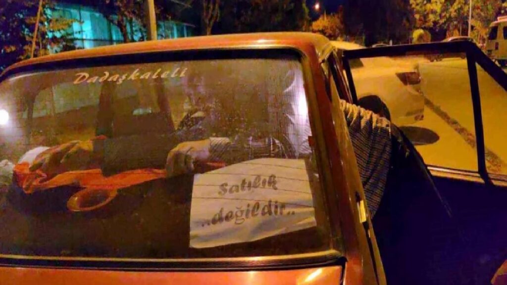 İnegöl’de Elektrik Teknikeri, 98 Model Tofaşını Satmamak İçin Farklı Bir Yol İzliyor