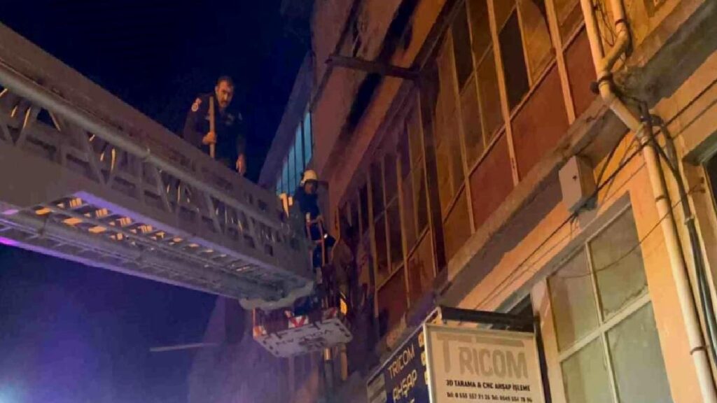 İnegöl’deki Mobilya İmalathanesinde Yangın Çıktı