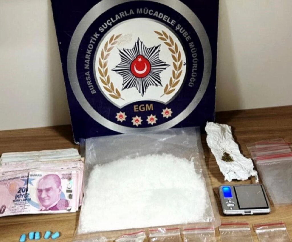 İstanbul, Ordu, Bursa ve öteki 13 vilayette 99 zehir taciri yakalandı