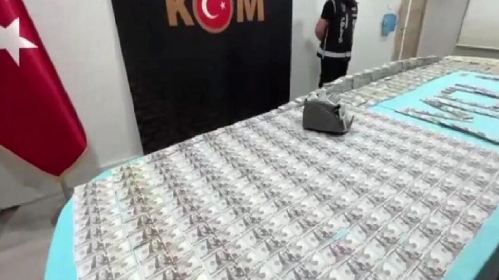 İstanbul’da düzmece para operasyonu: 2 milyon 300 bin dolar ve 108 bin euro ele geçirildi