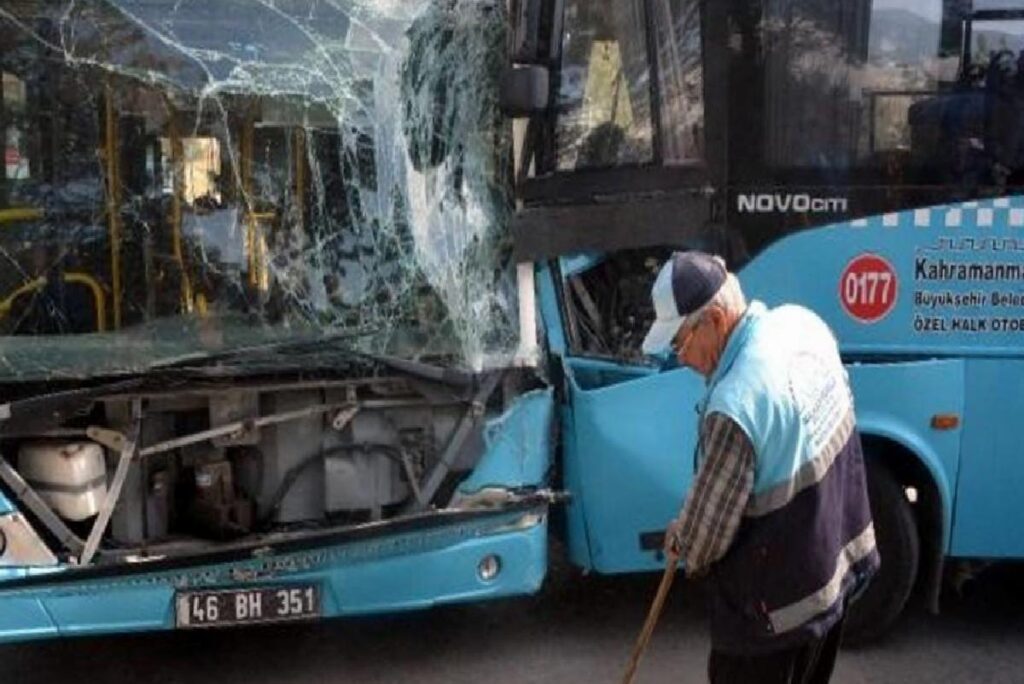Kahramanmaraş’ta Halk Otobüsleri Çarpıştı: 9 Yaralı