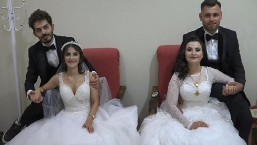 Kardeşler Tıpkı Günde Evlendi